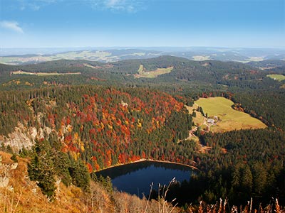 Blick auf den Feldsee unterhalb des Feldbergs