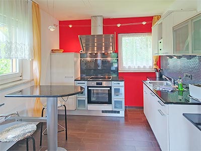 Wohnung Panorama: Voll ausgestattete Küche