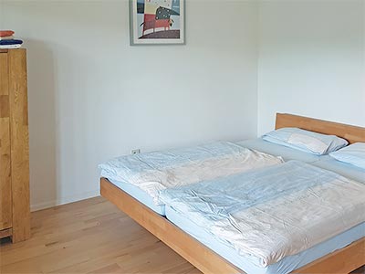 Wohnung Panorama: Schlafzimmer mit Doppelbett