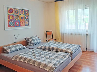 Wohnung Panorama: Zweites Schlafzimmer mit Doppelbett
