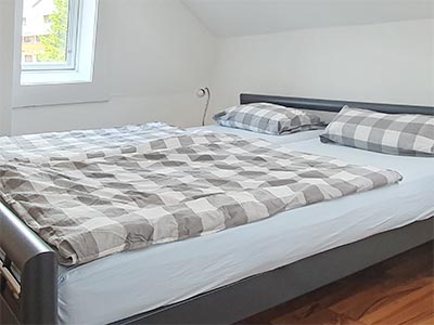 Wohnung Sunnyside: Schlafzimmer mit Doppelbett
